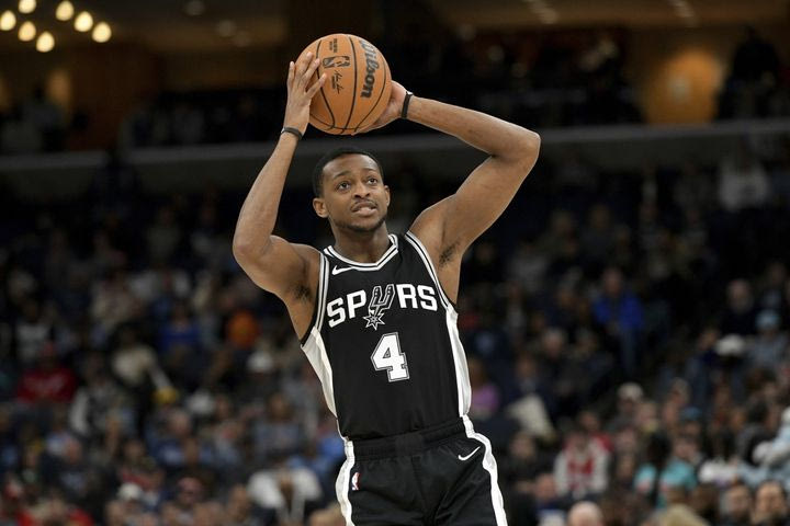 NBA: Ο 30άρης Φοξ και το μπλοκ του Κορνέτ έκαναν τη διαφορά στο Ορλάντο για τους Σπερς