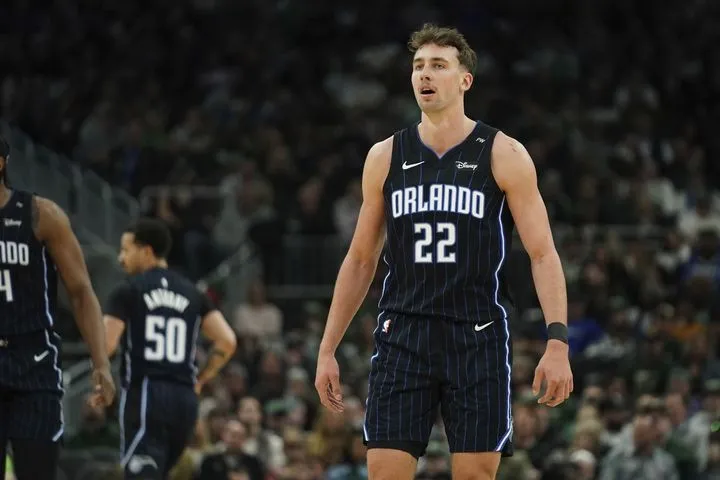 Οι Μάτζικ έβαλαν φρένο στο σερί 16 νικών των Καβαλίερς, οι λαβωμένοι Σίξερς κέρδισαν τους αποδεκατισμένους Μάβερικς