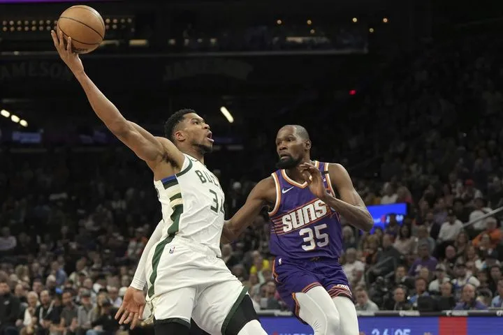 Τα highlights από τη μεγάλη εμφάνιση του Γιάννη Αντετοκούνμπο κόντρα στους Σανς