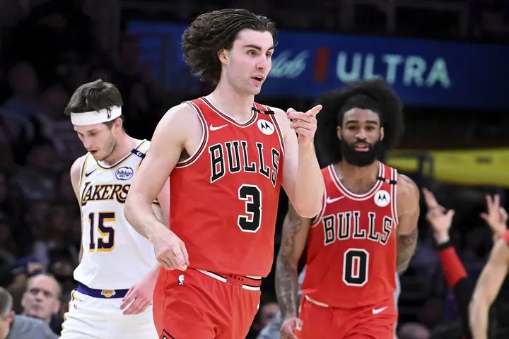 NBA: Οι Μπουλς έκαναν επέλαση στο Λος Άντζελες, συνέτριψαν τους Λέικερς παρά την 34άρα του Ντόντσιτς