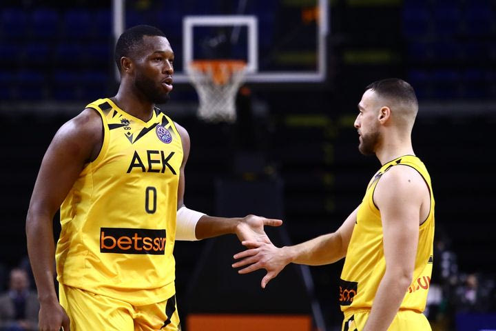 Πρόβλημα με Γκρέι στην ΑΕΚ Betsson: Αμφίβολος για το ματς με την Ντερτόνα