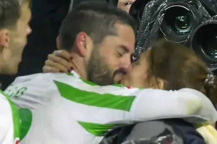 Το φιλί του Ίσκο στη σύζυγό του