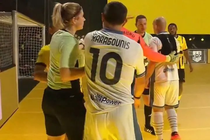 Ρεσιτάλ Καραγκούνη: Ακόμη και σε αγώνα futsal κάνει τα πάντα για τη νίκη