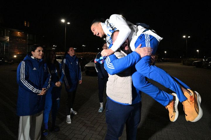 Η υποδοχή του Καραλή από την ελληνική αποστολή