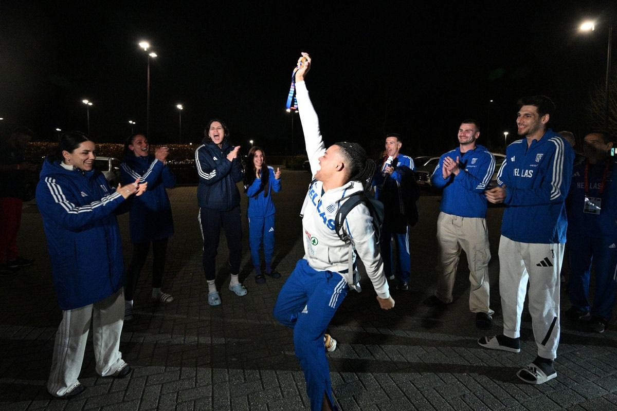 Η υποδοχή του Καραλή από την ελληνική αποστολή