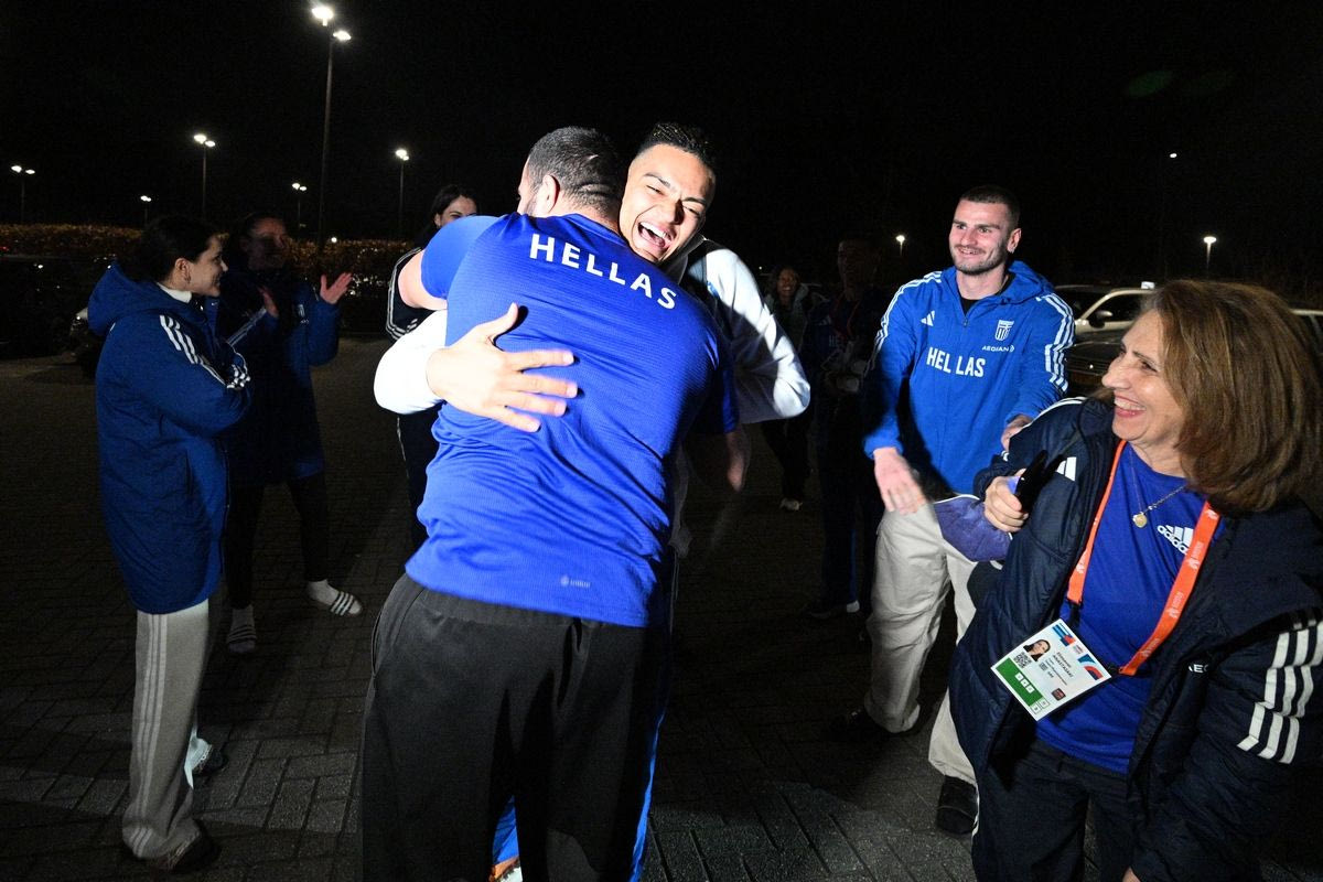 Η υποδοχή του Καραλή από την ελληνική αποστολή