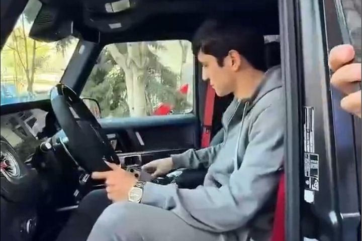 Μάντσεστερ Σίτι: Υποδοχή ήρωα στον Κουσάνοβ στο Ουζμπεκιστάν, ο πρώτος του προπονητής τού χάρισε μια Mercedes αξίας 160.000 ευρώ