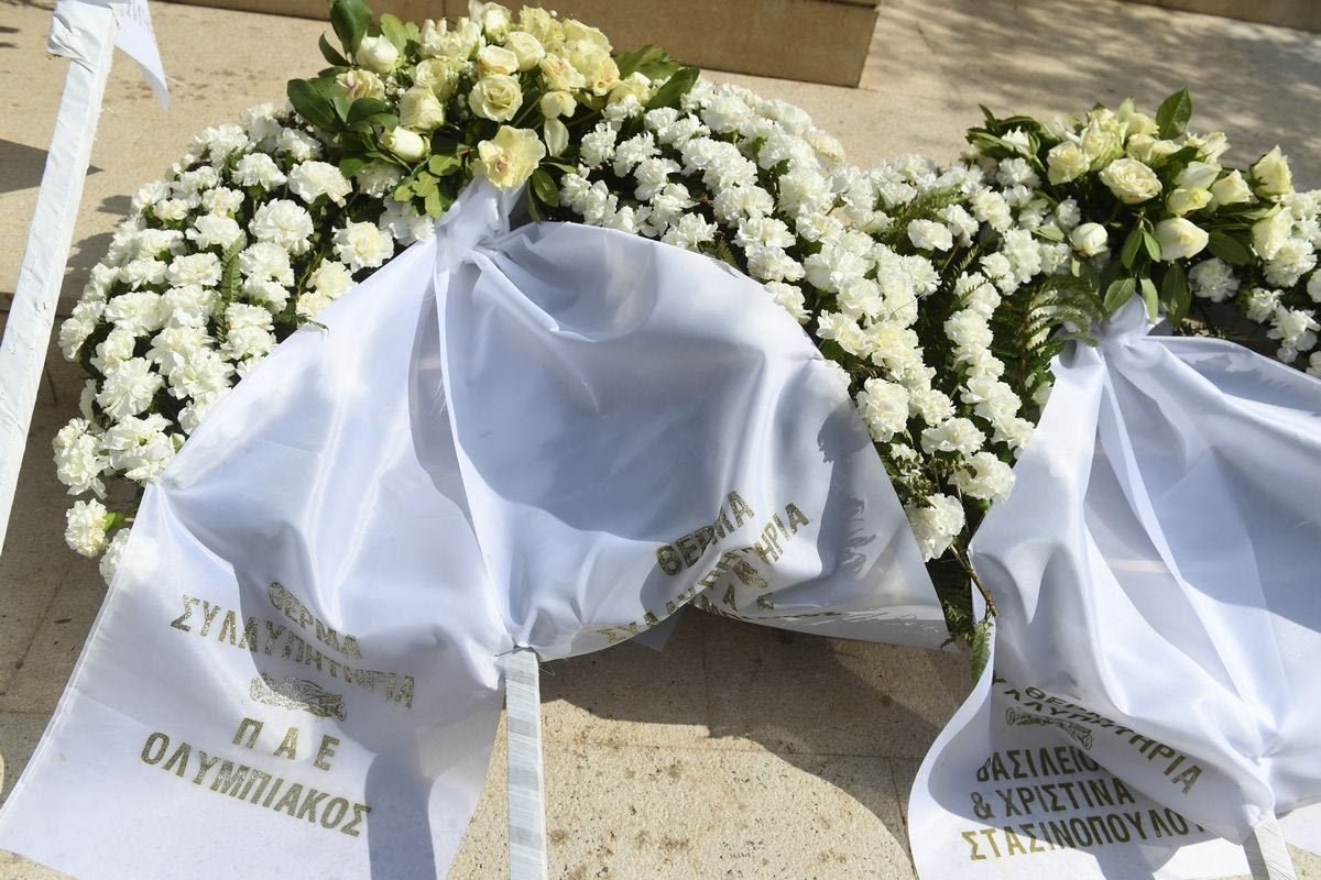 Στεφάνι από την ΠΑΕ Ολυμπιακός