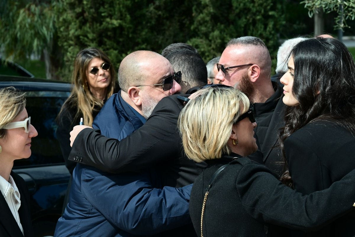 Ο Κώστας Καραπαπάς στην κηδεία του Αλέξη Κούγια
