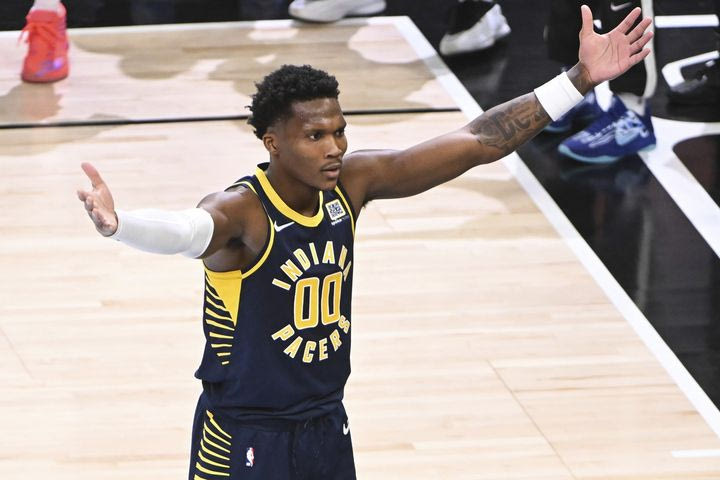 NBA: Οι Πέισερς εκμεταλλεύτηκαν την κατάρρευση των Μάβερικς και πήραν τη νίκη με επιμέρους σκορ 14-3 στο τελευταίο λεπτό