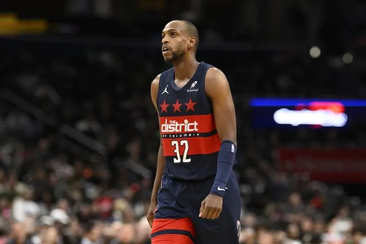 NBA, τα αποτελέσματα της βραδιάς: Οι Γουίζαρντς πέρασαν με Μίντλετον από τη Σάρλοτ, νίκες για Πίστονς και Κινγκς