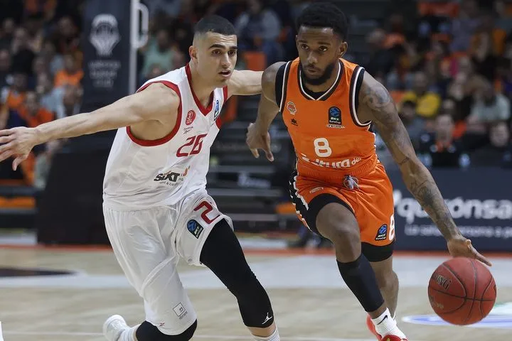 Η Βαλένθια έκανε το 1-0 κόντρα στην Χάποελ του Ιτούδη στα ημιτελικά του EuroCup με 24άρη Μοντέρο