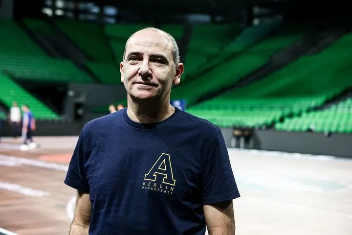 Ο Ιμάρ Οχέδα στο SPORT24: “Είναι γελοίο να πιστεύουν ότι συνέκρινα την Άλμπα με τον Παναθηναϊκό, λατρεύω τον Χουάντσο”