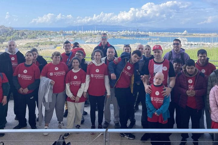 Η One Team του Ολυμπιακού άφησε το παρκέ και επισκέφτηκε το “Σταύρος Νιάρχος”