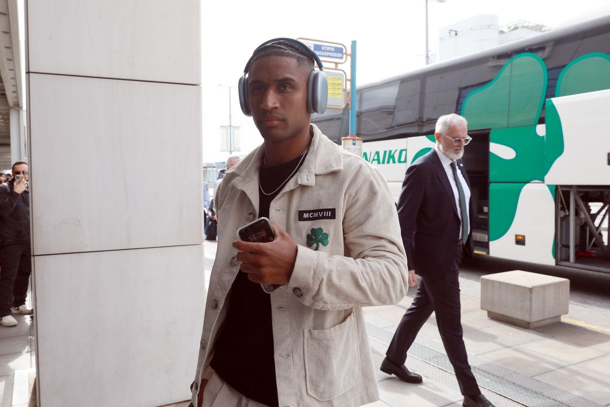 Ο Τετέ κατά την αναχώρηση του Παναθηναϊκού