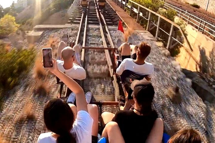 Railbiking στα Μέγαρα: Ζήσε την απόλυτη ποδηλατική περιπέτεια πάνω στις ράγες, μέρα και νύχτα