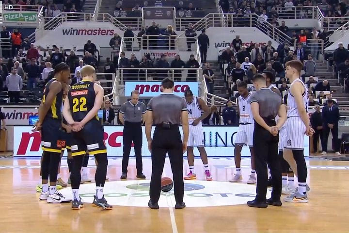ΠΑΟΚ – Άρης: Σιγή ενός λεπτού στην PAOK Sports Arena, άπαντες τίμησαν τη μνήμη των θυμάτων της τραγωδίας των Τεμπών