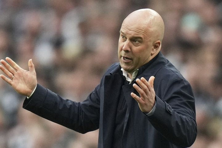 Ο Άρνε Σλοτ στον τελικό του League Cup μεταξύ Λίβερπουλ και Νιούκαστλ