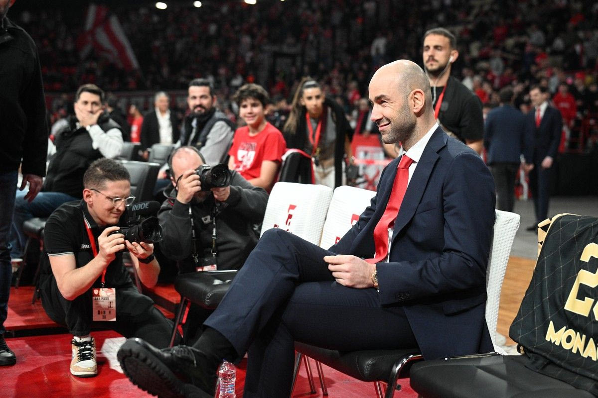 Ο Βασίλης Σπανούλης γνώρισε την αποθέωση από τον κόσμο του Ολυμπιακού κατά την επιστροφή του στο ΣΕΦ ως αντίπαλος, για πρώτη φορά σε επίπεδο Euroleague