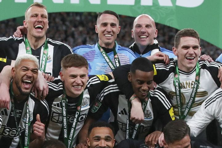 Ο Οδυσσέας Βλαχοδήμος στην κατάκτηση του League Cup από τη Νιούκαστλ