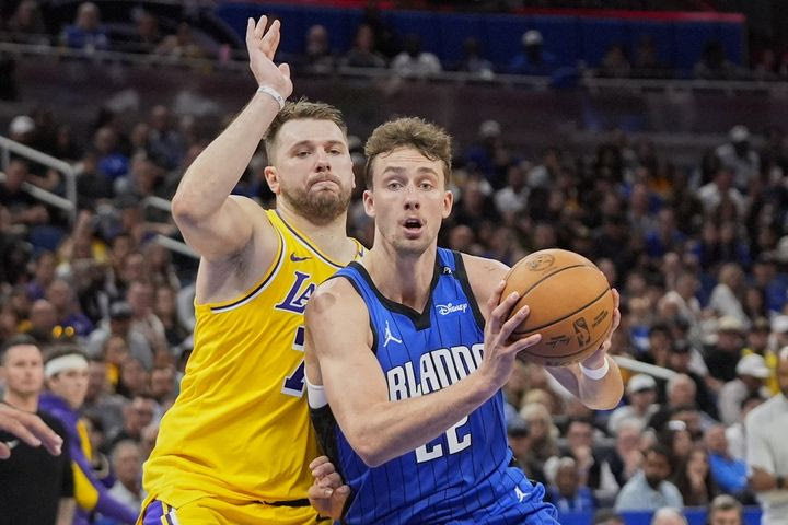 NBA: Βάγκνερ και Μπανκέρο έβαλαν μαζί 62 πόντους και οι Μάτζικ υπέταξαν τους Λέικερς