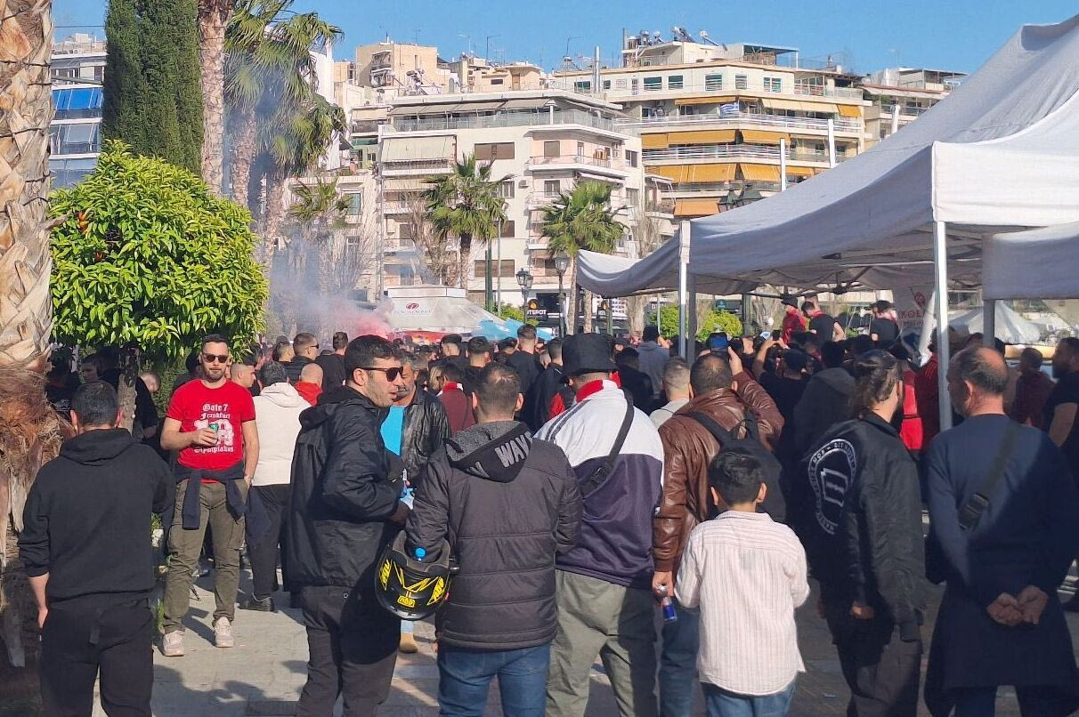 Οι φίλοι του Ολυμπιακού στο Πασαλιμάνι