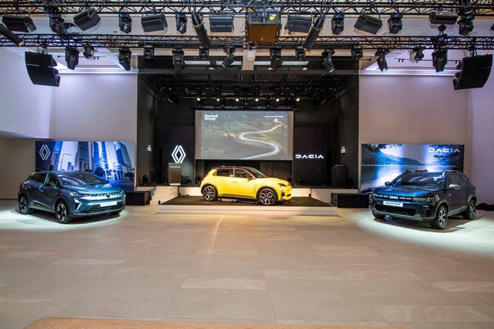 Eπιτυχία Dacia και Renault: Στο 1ο Συνέδριο της Grand Automotive Hellas υποδέχτηκαν τα νέα τους μοντέλα