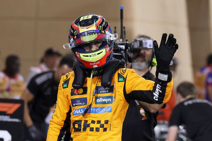 Ο Πιάστρι στην πολ ποζίσιον του Μπαχρέιν, μετά από απρόσμενη μάχη με τον Ράσελ