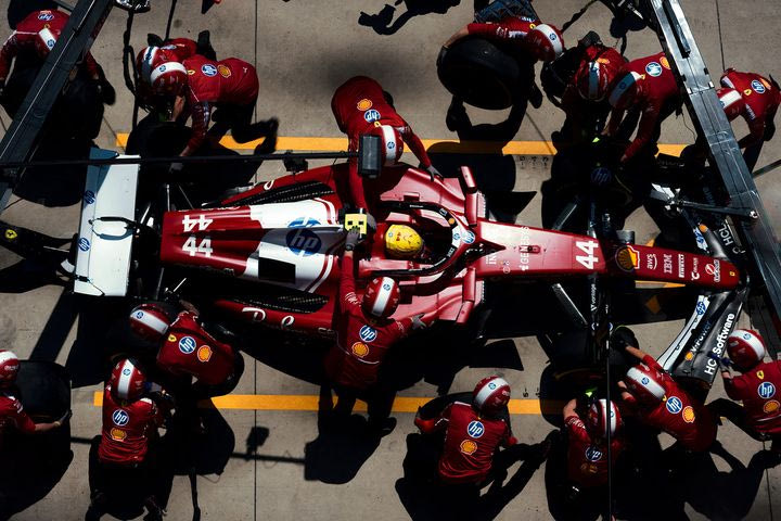 Αγώνας δρόμου της Ferrari να στείλει τις αναβαθμίσεις της SF-25 στη Σουζούκα