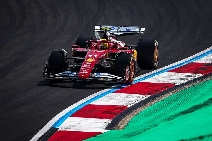 O Χάμιλτον με την αναβαθμισμένη Ferrari SF-25 στο FP1 του Μπαχρέιν -Ποιες είναι οι αλλαγές