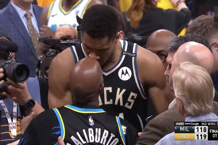 NBA, Γιάννης Αντετοκούνμπο: Οι Πέισερς έκοψαν το γήπεδο στον πατέρα του Χαλιμπάρτον για ένα διάστημα λόγω του σκηνικού με τον “Greek Freak”