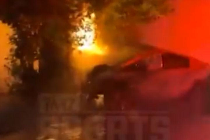 Συγκλονιστικές εικόνες από το ατύχημα του γιου του Γκίλμπερτ Αρίνας: Διαλύθηκε το Cybertruck του