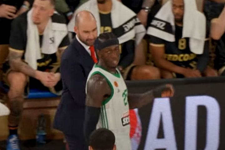 Το video της χρονιάς από την EuroLeague: Το ρομπότ Ναν και η ατάκα “είσαι τυχερός που έχω αποσυρθεί” του Σπανούλη