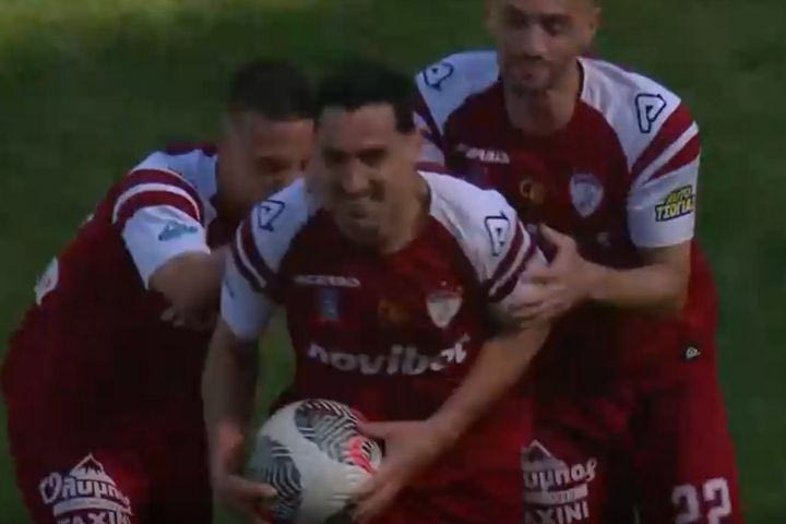 Χατ-τρικ από τον Γιάννη Πασά και 5-0 η ΑΕΛ, αποθέωση για τον επιθετικό των βυσσινί