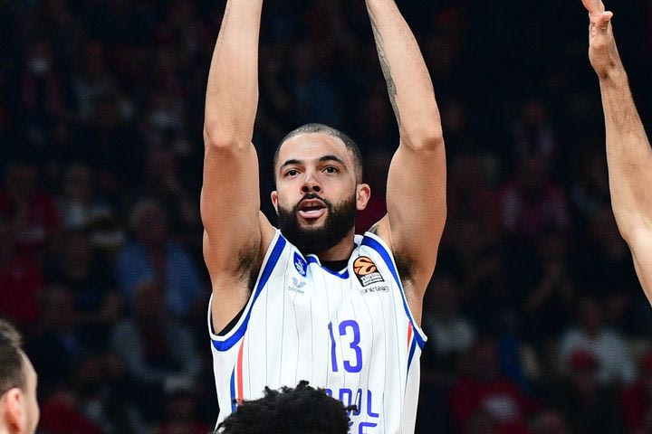 Ζορίστηκε η Αναντολού Εφές, αλλά νίκησε την Μπαχτσεσεχίρ με σούπερ Τόμσον