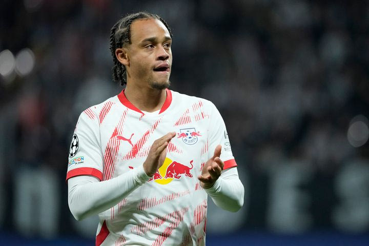 Ο Σίμονς με τη φανέλα της Λειψίας