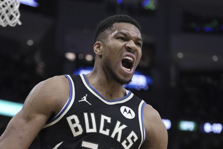 Σίξερς – Μπακς 113-126: Ο Αντετοκούνμπο έγραψε τερατώδες triple-double, ρεκόρ καριέρας και απίθανο ιστορικό ρεκόρ NBA