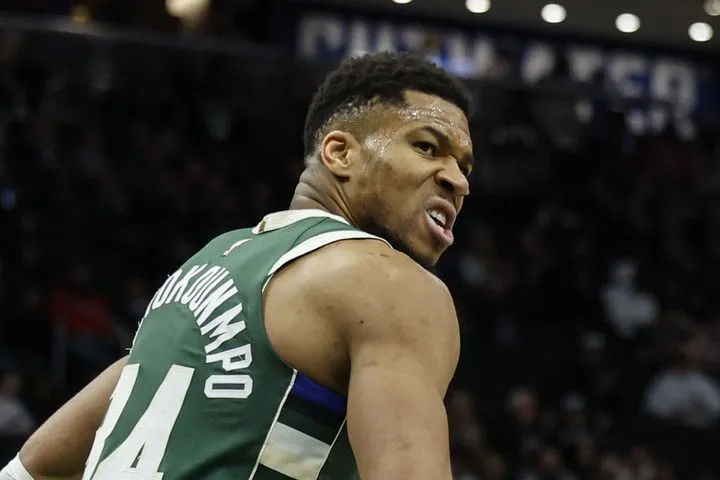 Ιστορικός Γιάννης: Αυτό είναι το ρεκόρ του Greek Freak στα πρώτα δύο ματς της σεζόν στο NBA
