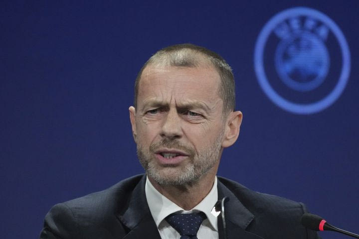Τα συλλυπητήρια μηνύματα από UEFA και FIFA για τον Πάπα Φραγκίσκο