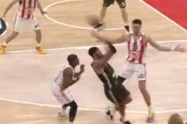 Ερυθρός Αστέρας σε EuroLeague για την καθοριστική – τρελή – ασίστ του Γουάιλερ-Μπαμπ με Μπάγερν: “Πόσα βήματα προηγήθηκαν;”