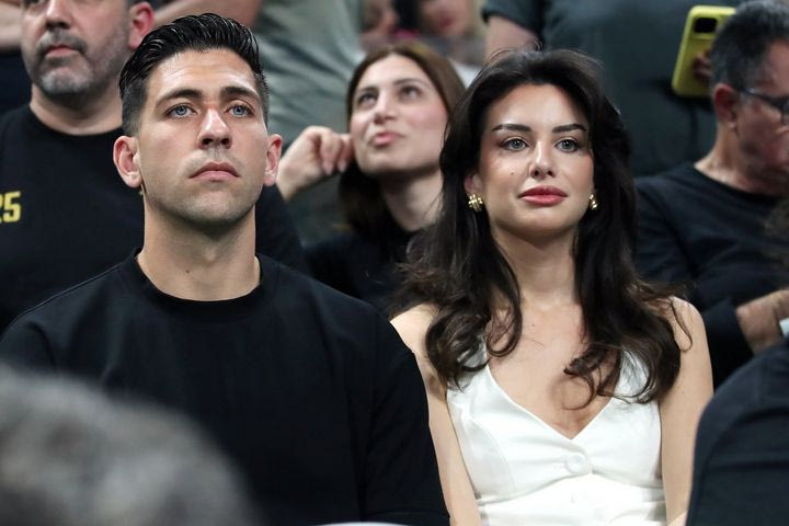 Παναθηναϊκός – Εφές: Στο ΟΑΚΑ για το Game 2 ο Μπακασέτας με τη σύντροφό του, Σπυριδούλα Ανδριώτη