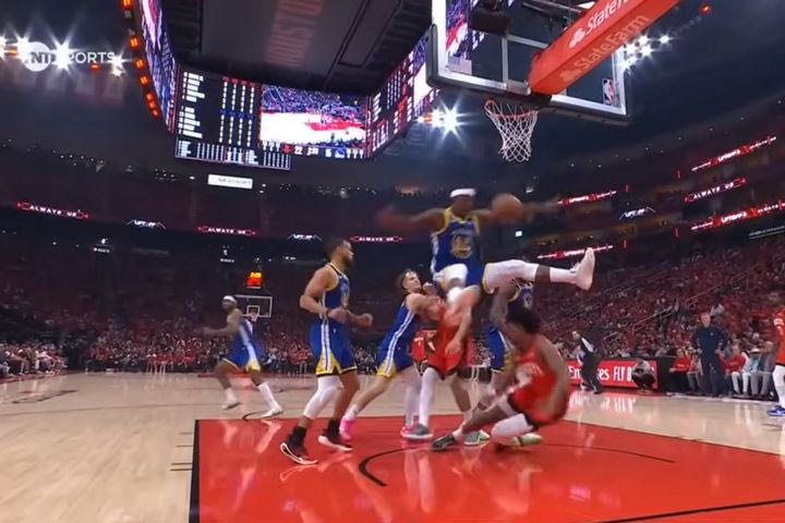 NBA: Ανησυχία για Μπάτλερ στους Γουόριορς, έπεσε άτσαλα στο παρκέ και αποχώρησε από το Game 2 με τους Ρόκετς