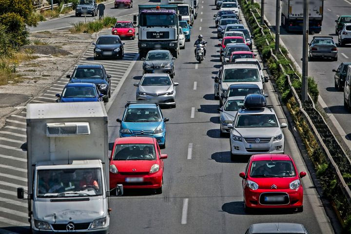 Επιστρέφονται πινακίδες και άδειες κυκλοφορίας για το Πάσχα- Δες ποιοι εξαιρούνται και δεν τις παίρνουν