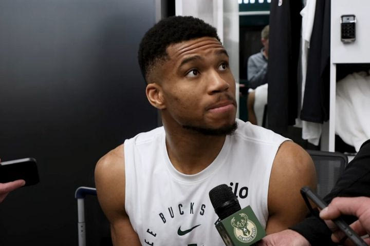 NBA, Γιάννης Αντετοκούνμπο: “Δεν θα γυρίσεις τον διακόπτη και θα γίνεις Μάικλ Τζόρνταν απλώς επειδή είναι playoffs, δεν δουλεύει έτσι”
