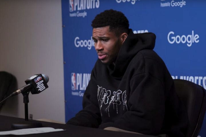 NBA, Γιάννης Αντετοκούνμπο: “Κάποιες φορές θα έχω χώρους, κάποιες όχι και τότε πρέπει να πασάρω, για αυτό είμαι αυτός που είμαι”