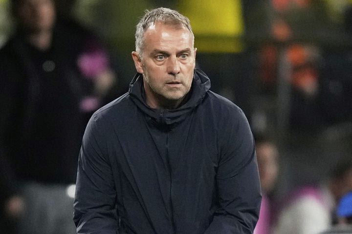 Φλικ για το πρόγραμμα της La Liga: “Είναι αστείο, άλλες λίγκες διευκολύνουν τις ομάδες που παίζουν στο Champions League”