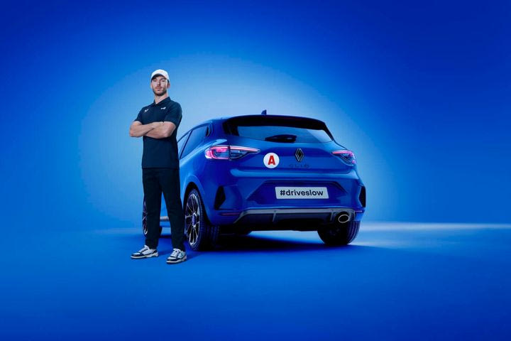 H Renault προτείνει τελική 110 χλμ./ώρα στο Clio για νέους οδηγούς- Ιδιαίτερη σημασία στην ασφάλεια από την εταιρεία