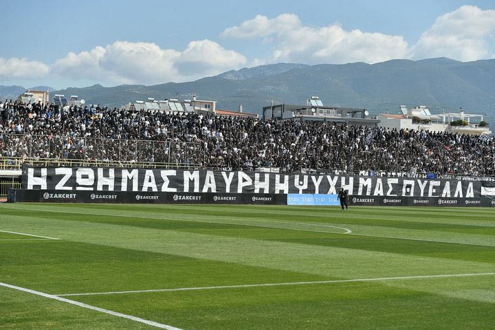 Φανταστική ατμόσφαιρα στο κατάμεστο Γήπεδο Παραλίας πριν από το Καλαμάτα – Κηφισιά