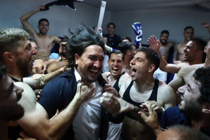 Κηφισιά: Ξέφρενοι πανηγυρισμοί από Λέτο και παίκτες στα αποδυτήρια μετά τη λήξη του ματς με την Καλαμάτα