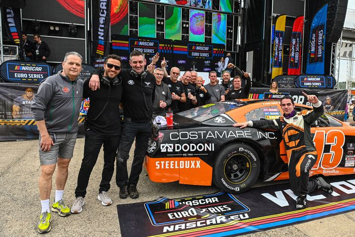 Διπλή νίκη για τον Θωμά Κρασώνη στο NASCAR Euro Series της Βαλένθια και πρωτιά στη βαθμολογία